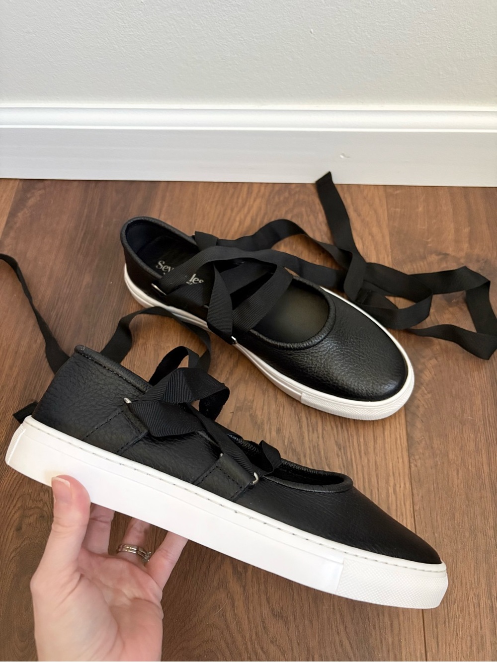 Seychelles Ribbons Lace-Up Flats Black & White NEW - Picture 5 of 6